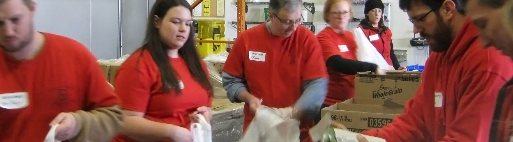 Vermont Mutual employees volunteering at food bank